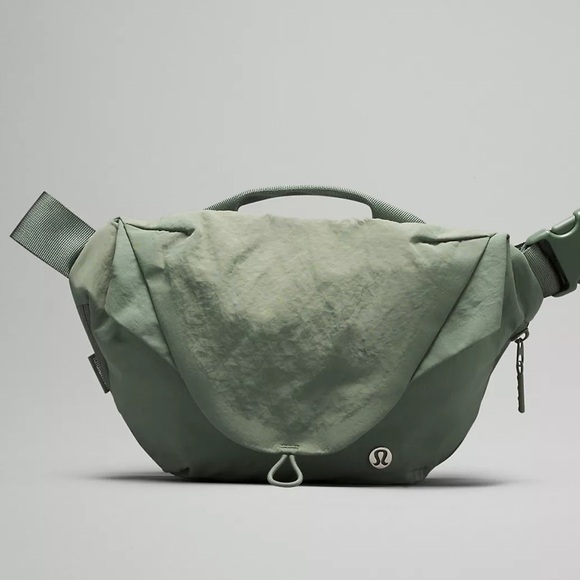 lululemon Curved Crossbody Bag 3L Grey Eucalyptus NWT - Picture 9 of 9